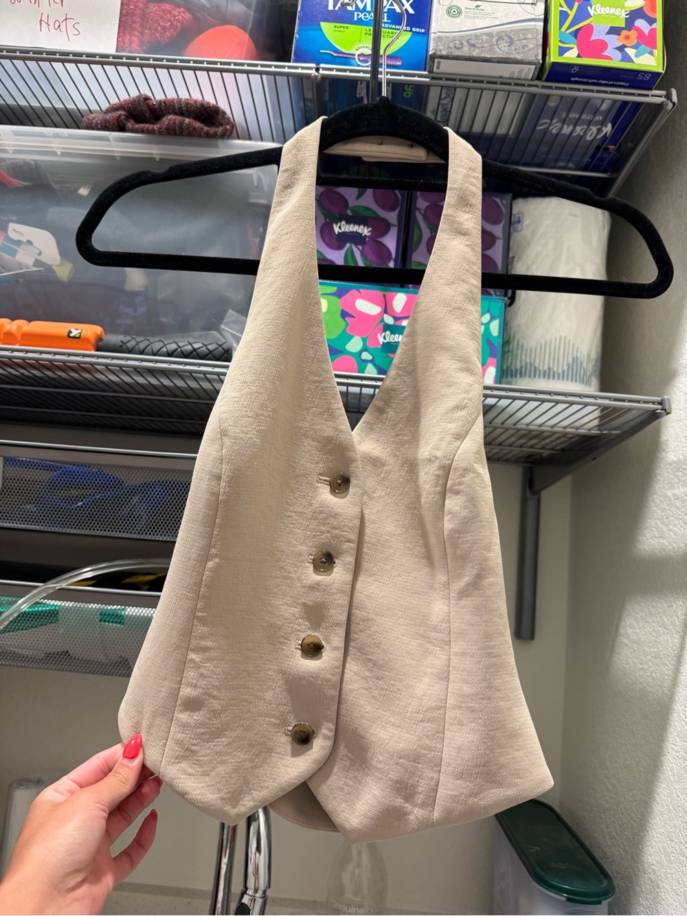 Aritzia Wilfred Vito vest in a beige color